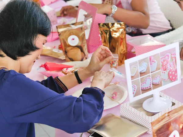 Prachubkirikhan Thailand Februar 2019 Untitled Woman Decorating Valentine Cooking Workshop — Stockfoto