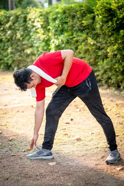 Glad Asiatiska Sport Man Doning Övning Parken Utomhus — Stockfoto