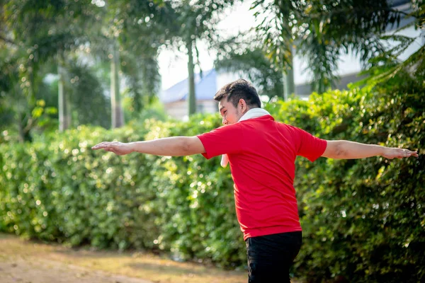 Glücklich Asiatische Sport Mann Spendet Bewegung Park Freien — Stockfoto