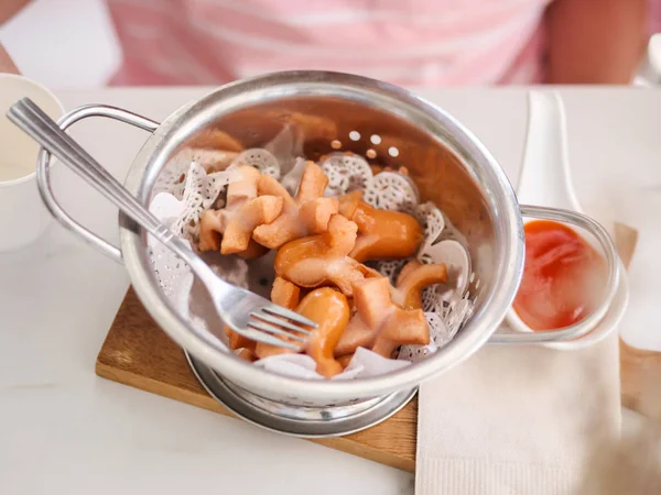 Fried Sausages Aluminium Bowl Serves Tomato Sauce Table Menu Kids — Stock Photo, Image