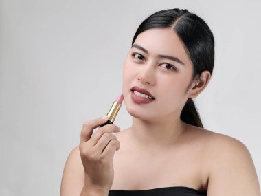 Genç Asyalı kadın modeli mükemmel temiz sk ile parlak makyaj ile