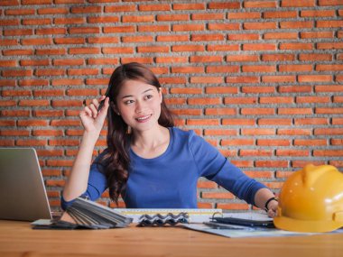 Asya mimarisi dizüstü bilgisayar, yaşam tarzı conc ile ofiste çalışan