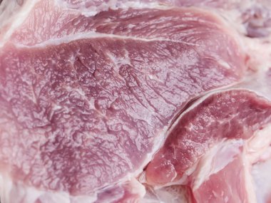 Masada kasede domuz eti kesme.