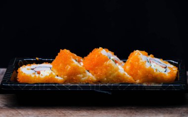 Sushi maki California rulo Mood ton renk turuncu vardır. tekrar PA
