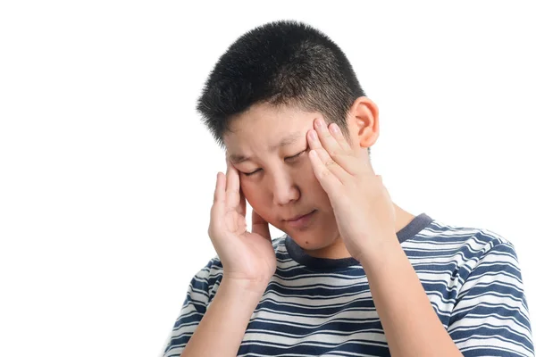 Ásia preteen menino ter cabeça no branco fundo . — Fotografia de Stock