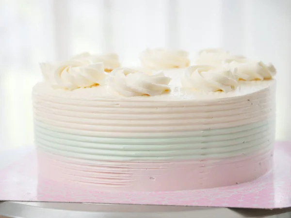 Pastel de crema de mantequilla en la mesa, concepto de comida . —  Fotos de Stock