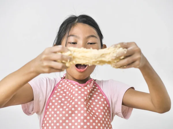 Asian girl preparing dough for making bread or pizza, lifestyle — Stock Photo, Image