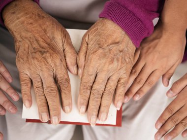 Son sınıf ve çocuğun el birliği, yaşam tarzı konsepti..