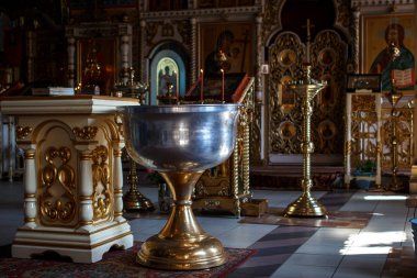 iç Rus Ortodoks Hıristiyan Kilisesi, simgeler, mumlar