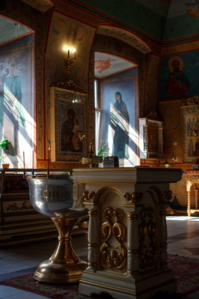 Interiér Ruské Ortodoxní Křesťanské Církve Ikony Svíčky — Stock fotografie