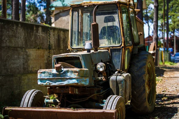 Ancien Tracteur Rouillé Abandonné Dans Rue Géorgie Authenticité Village Géorgien — Photo