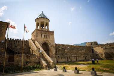 Tipik Gürcü mimarisi, hafif taştan yapılmış antik tapınakların mimarisi. Mtskheta 'daki Gürcistan kaleleri ve tapınakları
