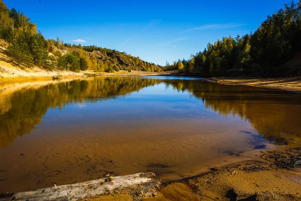 Blue Lake Bright Sunny Day Reflection Sandy Shores Water Wide – stockfoto