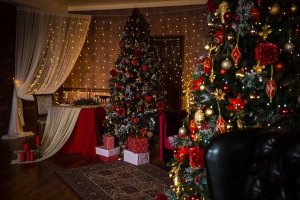 Árvore Natal Casa Férias Interior Luzes Guirlandas Decorações Para Casa — Fotografia de Stock