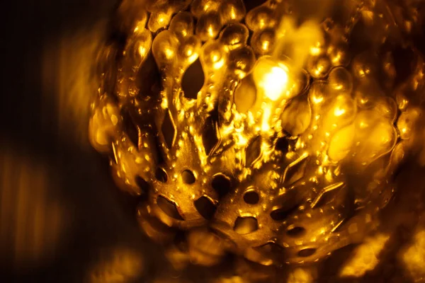 Святкова Гірлянда Різьблена Металева Чаша Освітлюється Зсередини Золотим Світлом Бронзові — стокове фото