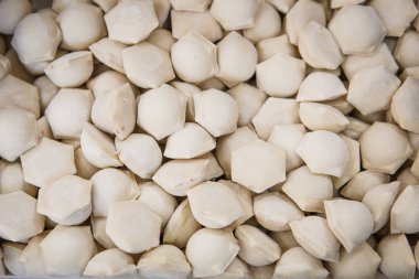 Köfte, köfte yakın çekim yapma işlemi. Haddeleme testi, sığır eti açılma, eldivenli eller yapma köfte.