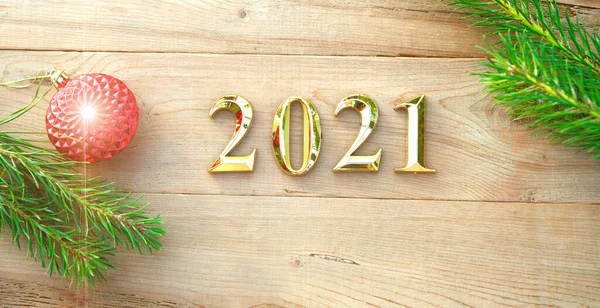 Números Oro 2021 Sobre Fondo Madera Con Decoraciones Navideñas Ramas —  Fotos de Stock