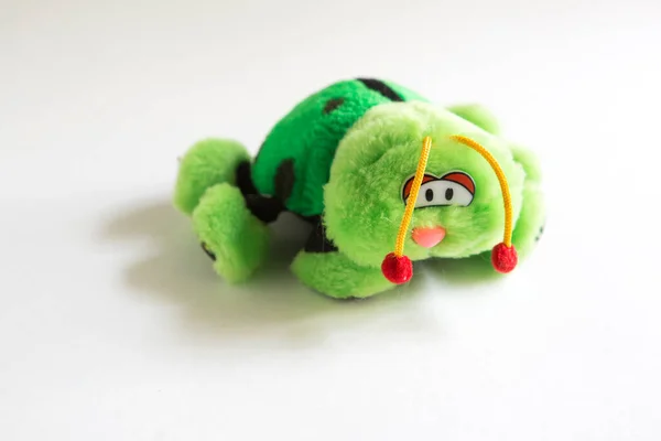 Brinquedo Pelúcia Suave Crianças Joaninha Verde Besouro Com Olhos Tristes — Fotografia de Stock