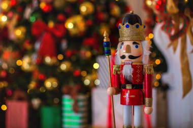 Yeni yıl sahne. Fındıkkıran Noel ışıkları arka plan üzerinde şekil