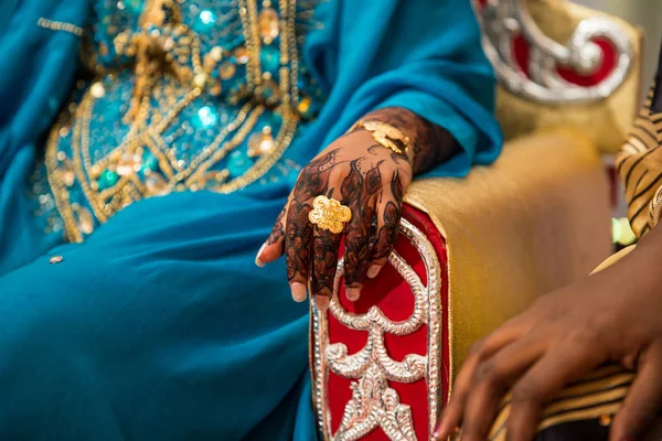 Preto Marrom Henna Mãos Desenhos Mulheres Para Cerimônia Casamento Africano — Fotografia de Stock
