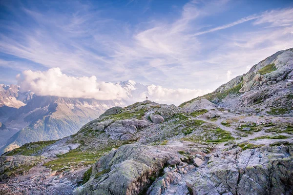 Fotógrafo Livre Borda Montanha Frente Mont Blanc Icônico — Fotografia de Stock