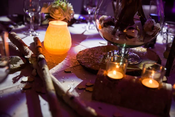 Decoración Mesa Boda Madera Vela Iluminación Rosa — Foto de Stock