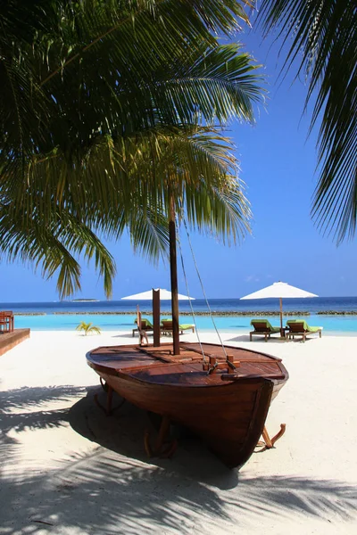 Maldiviska Island Resort Beach Och Stilla Havet — Stockfoto