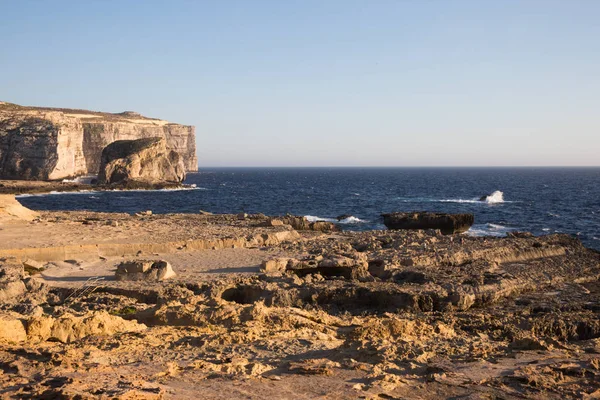 Mediterranean Sea Waves Crashing Gozo Island Limestone Cliffs — Stock Photo, Image