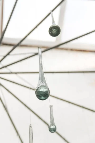 Suspended Glass Drops Chandelier Reflecting Room — Stock Photo, Image