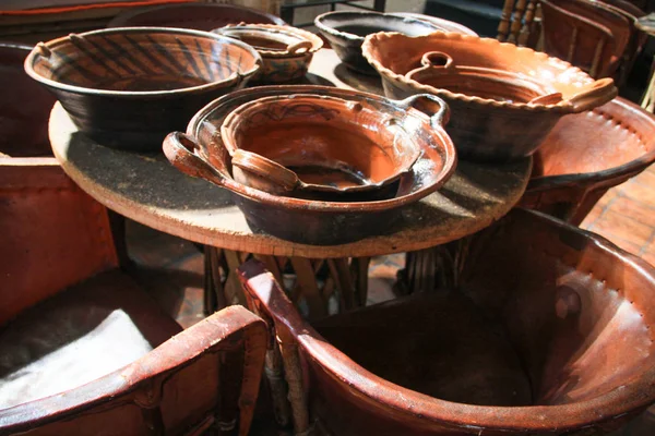 Traditional Brown Clay Cooking Pots Stacked Wood Table — Stock Photo, Image