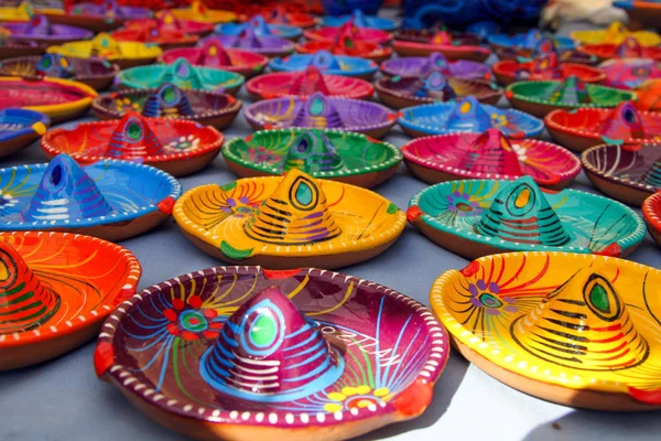 Попільнички Багатобарвні Традиційна Мексиканська Сомбреро Капелюх Tepotzlan Ринку Стійло — стокове фото