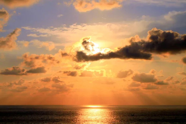 Tropische Wolken Und Sonnenuntergang Über Der Bucht Von Acapulco — Stockfoto