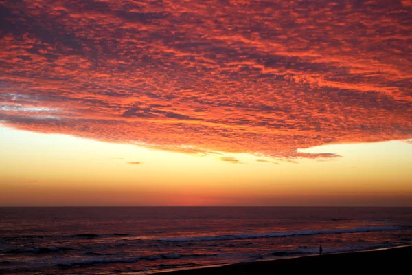 Dramatické Sopečné Crimson Západ Slunce Nad Tichým Oceánem — Stock fotografie