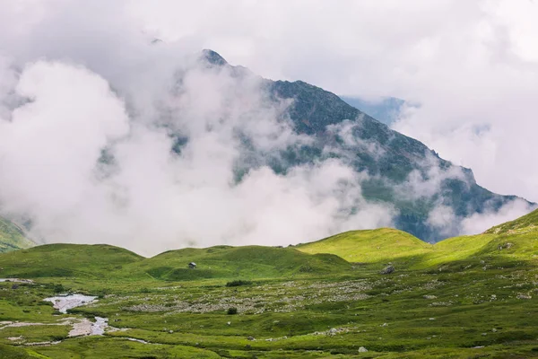 High Altitude Mountain Shelter River Clouds — Fotografie, imagine de stoc
