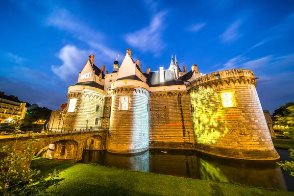 Chateau des ducs de Bretagne, Nantes, Bretagne, Loire-Atlantique, Francia por la noche con Rock Festival Illiminations —  Fotos de Stock