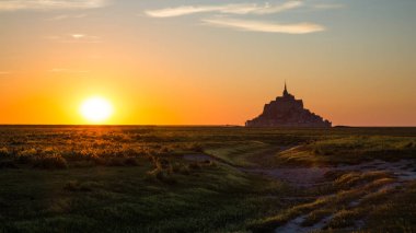 Mont Saint-Michel Körfezi, Normandiya Fransa, Sunset - 16 / 9