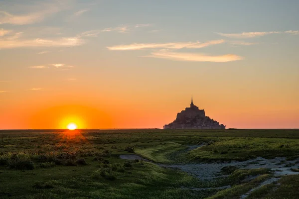 Mont Saint-Michel Bay v Normandii Francie při západu slunce — Stock fotografie