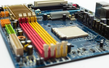Anakart görünür PCI ile hızlı bağlayıcı yuvası, soğutucu, bellek yarık, cpu soket mavi.