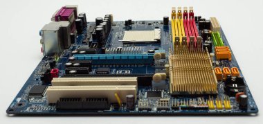 Anakart görünür PCI ile hızlı bağlayıcı yuvası, soğutucu, bellek yarık, cpu soket mavi.