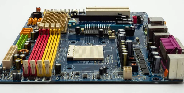 Anakart görünür PCI ile hızlı bağlayıcı yuvası, soğutucu, bellek yarık, cpu soket mavi.