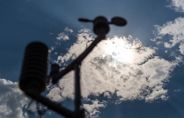 Home Weather Station Background Blue Sky Sun Clouds Measurement Temperature — Stock Photo, Image