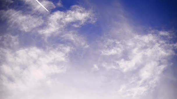 Materiał Filmowy Przy Użyciu Teleobiektywu Samolotu Latają Wysoko Chmurach — Wideo stockowe