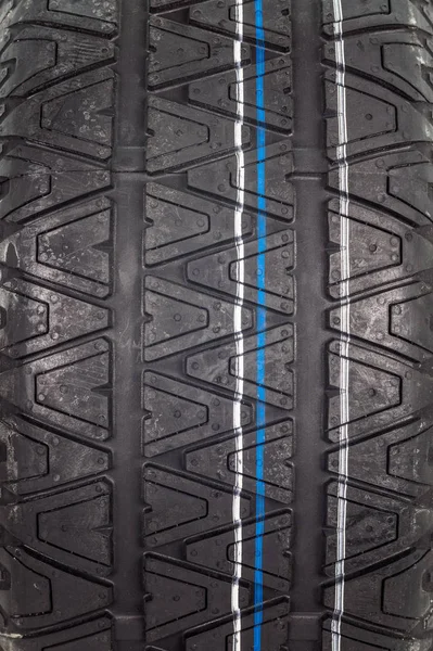 새로운 자동차 타이어의 가까이 — 스톡 사진