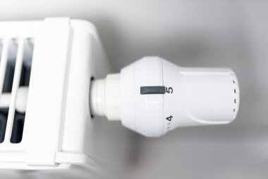 Radyatör termostat ile 5 maksimum konumuna getirin.