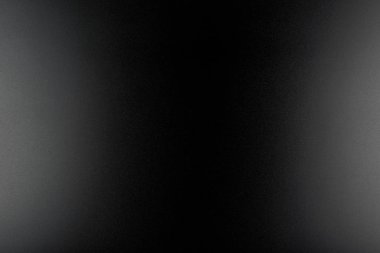 Arka planda hassas bir ışıkla aydınlatılmış bir siyah, yumuşak renk.