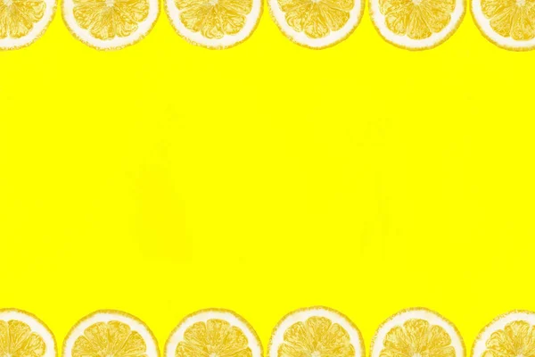 Motif Fabriqué Partir Tranches Citron Frais Sur Fond Jaune Avec — Photo