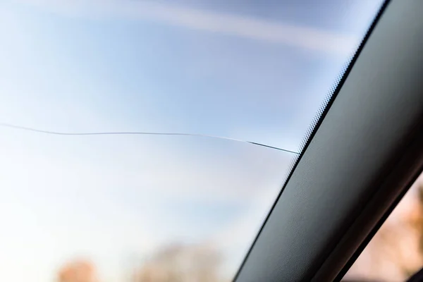 Een Lange Breuk Van Voorruit Auto Van Pijler Van Auto — Stockfoto