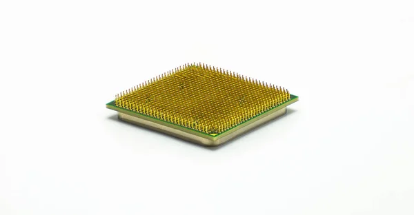 コンピューター Cpu プロセッサ クローズ_アップ 目に見える金色のピン クリッピング パスと白い背景で隔離 — ストック写真