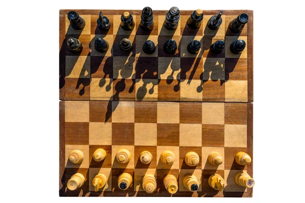 Старая Шахматная Доска Шахматами Тенью Изолированная Белом Фоне Вырезкой Дорожки — стоковое фото