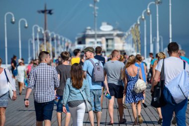 Sopot, Polonya 24 Ağustos 2016. Şehrin ana mesire üzerinde Sopot popüler iskelede insanların bir kalabalık.